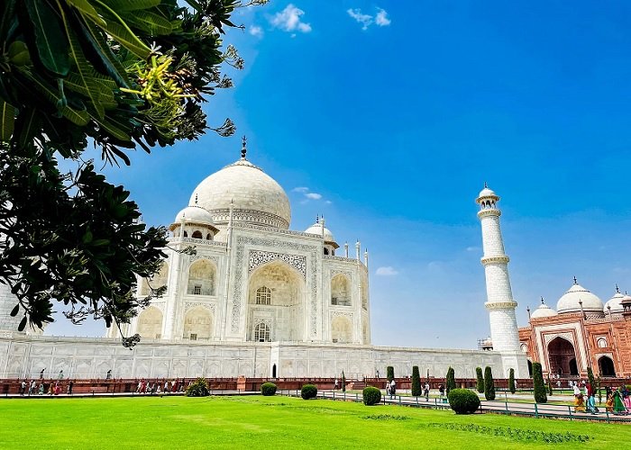 Delhi To Agra Tour by BMW