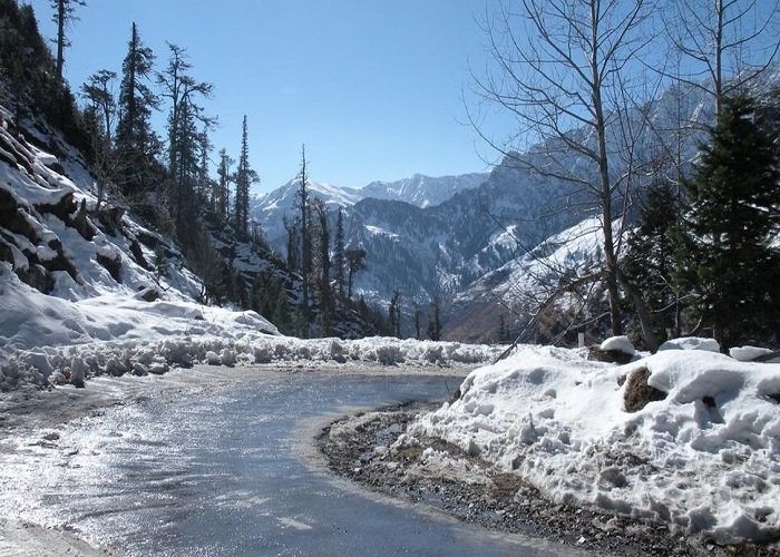 Delhi To Kullu Manali Tour by Toyota Vellfire